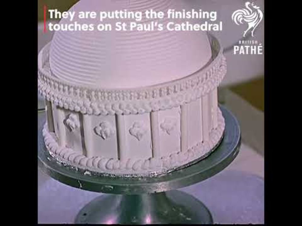 St Paul's Cathedral Cake #satisfying #food #baking #vintage #oldisgold  #interesting #icing #design