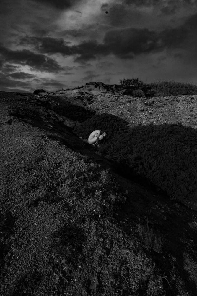 Woman naked in nature, black and white