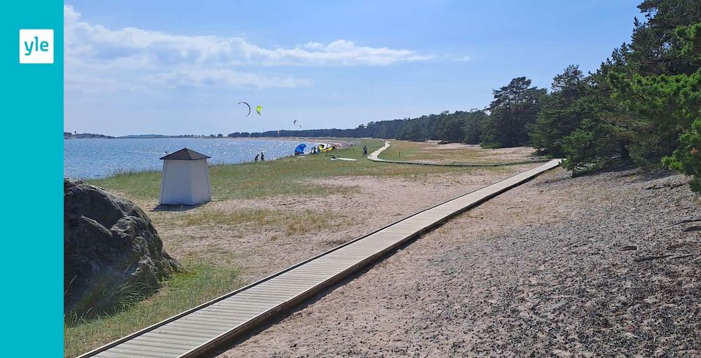 Badvattnet är utmärkt vid de flesta allmänna badstränderna i Hangö, Ingå och Raseborg