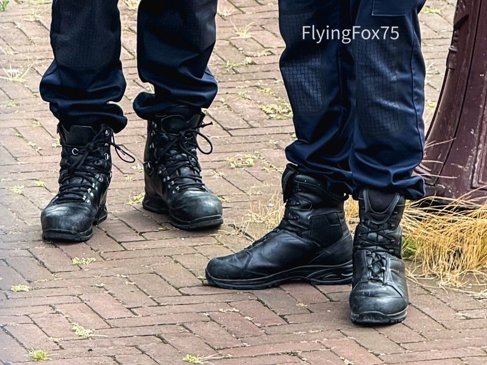 Bottes tactiques en cuir noir de policiers amstellodamois