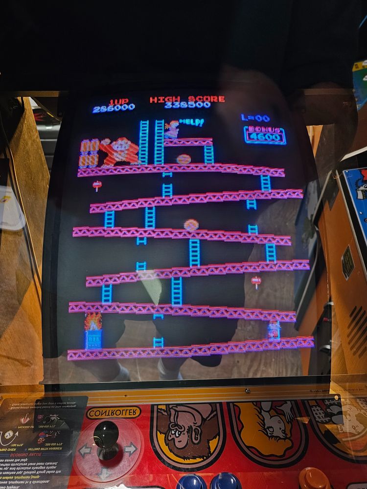 Restored Sanyo 20EZ monitor running Donkey Kong. This monitor dates to 1981 and runs on 100 volts (Japanese power). There's a transformer that steps voltage down to 100 volts from 120 (US power)