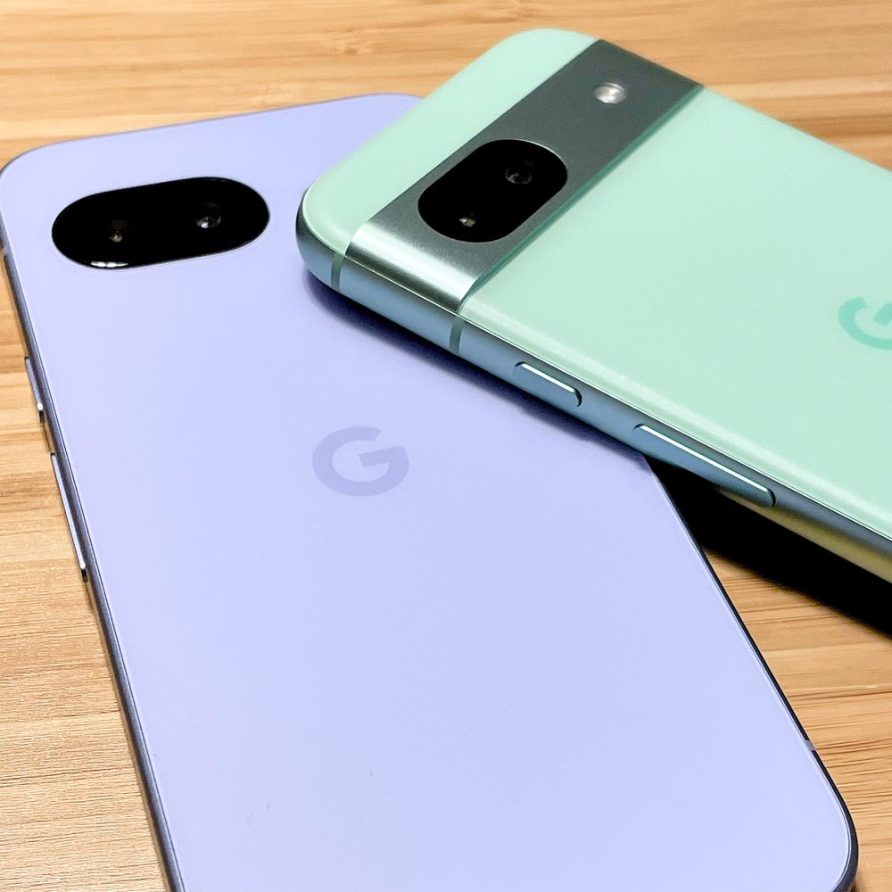 IrisカラーのPixel 9aとAloeカラーのPixel 8a