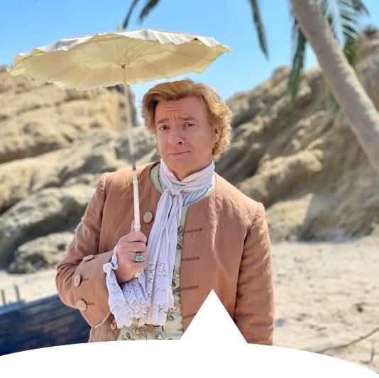stede bonnet with his cunty little parasol from s1 of ofmd
