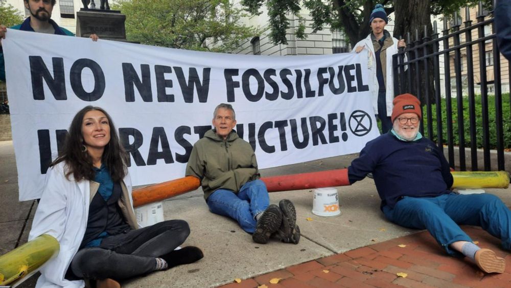 XR Boston RETURNS to Lock Themselves to State House Gates!