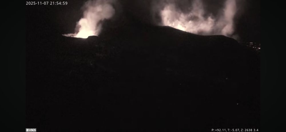 overnight image of two glowing vents

potential for an impressive dual snot rocket eruption are relatively high 