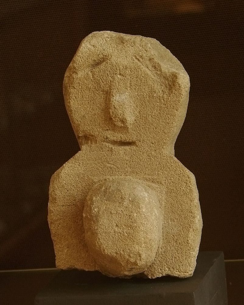 Wikimedia Commons image of figurines.