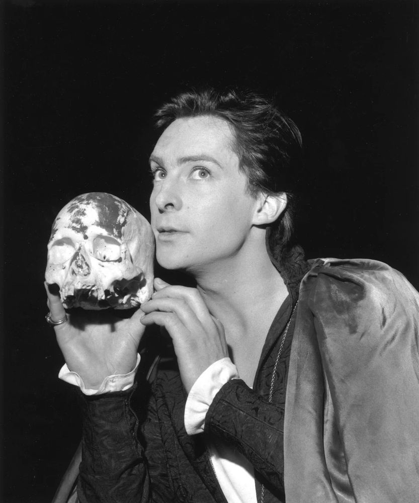 A very young and almost androgynously handsome Jeremy Brett playing Hamlet and holding a skull