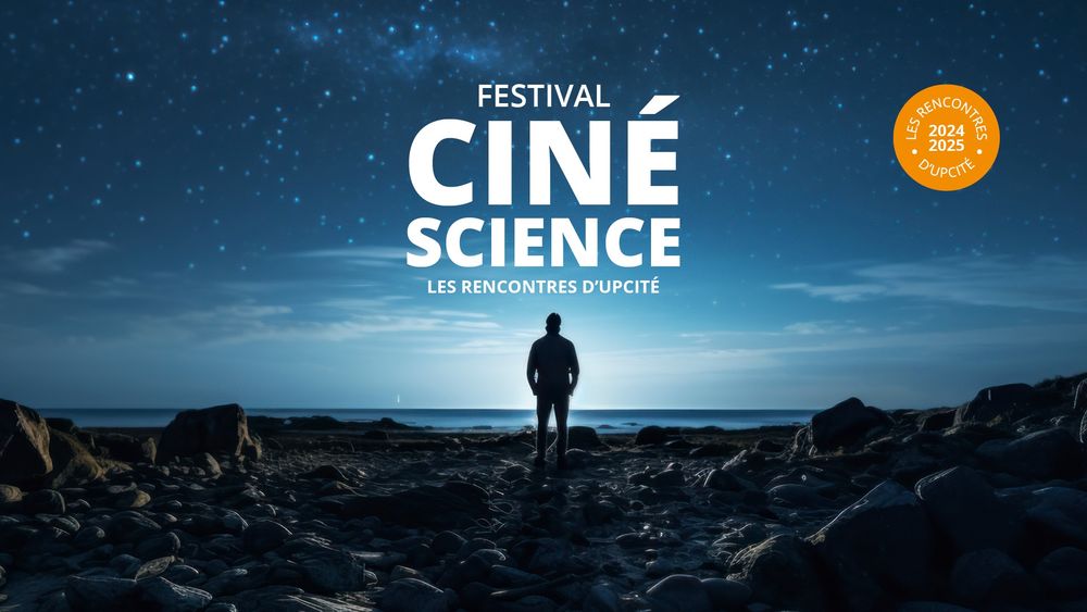 Affiche du festival cinéscience, un ciel étoilé,  une personne sur une plage qui regarde vers la mer