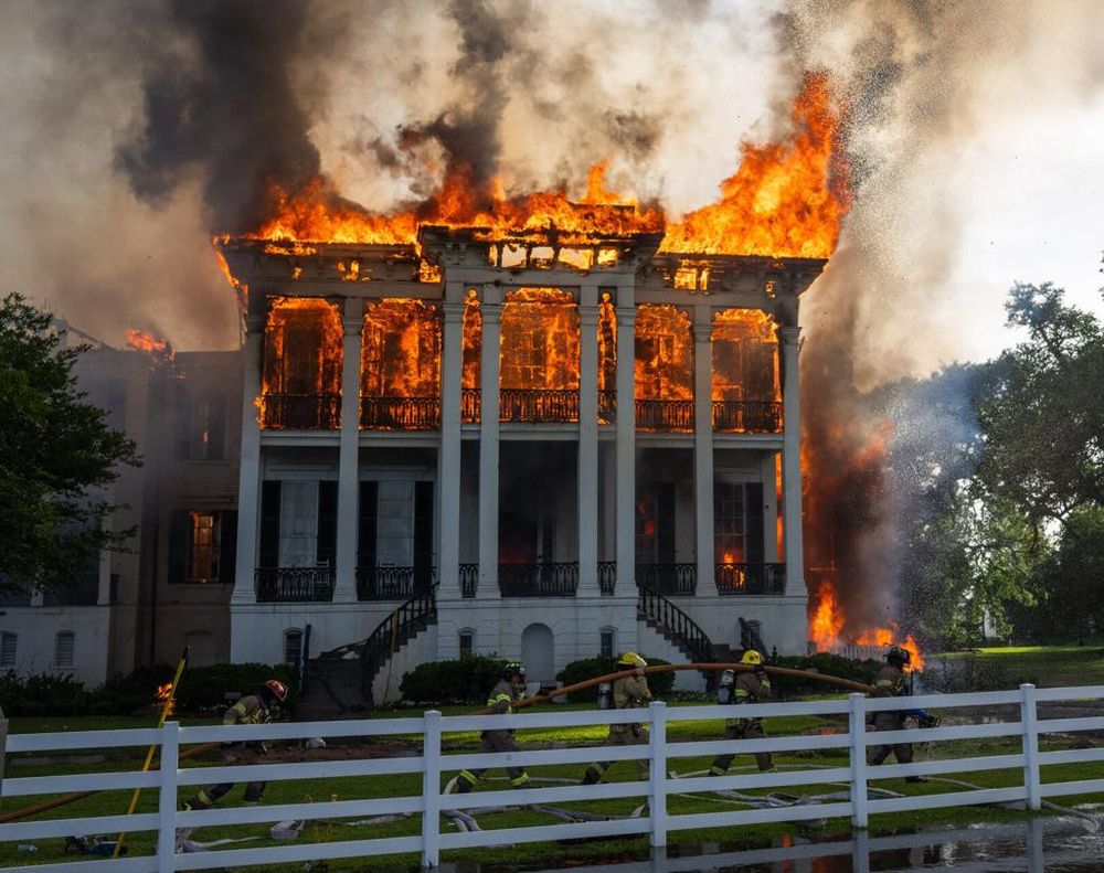 Nottoway Plantation burning RIP bozo !