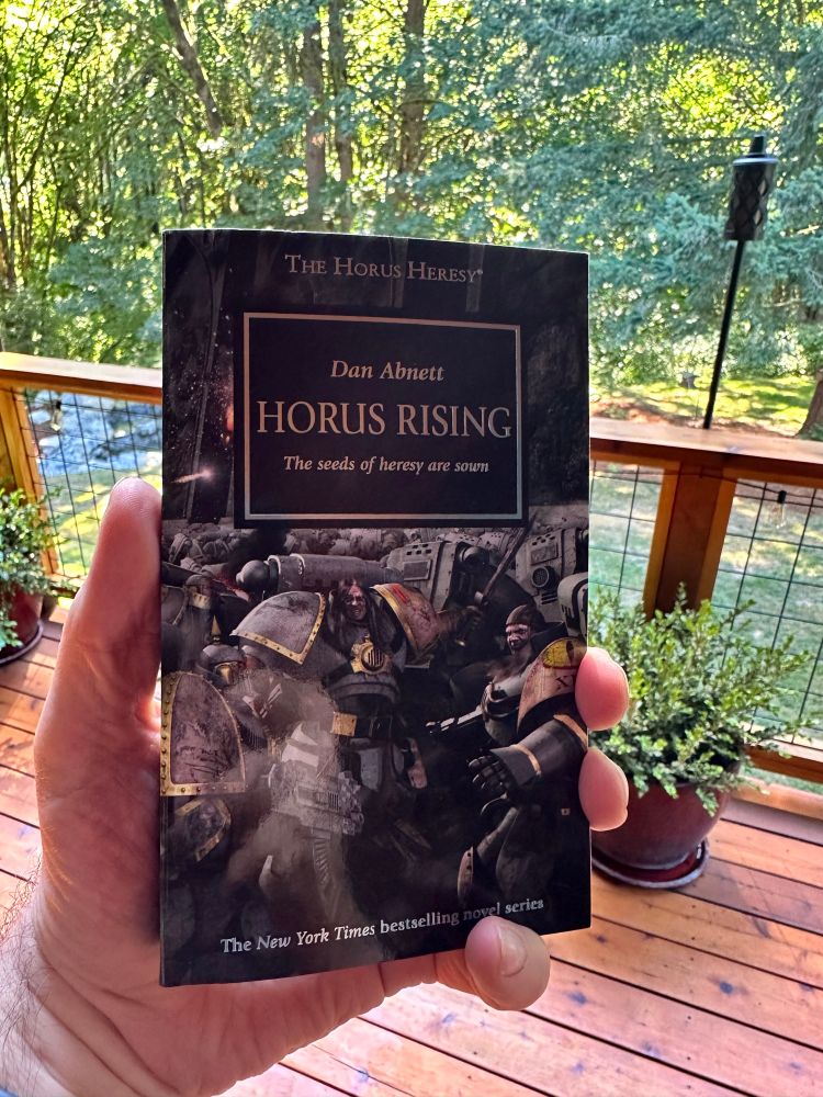 Book cover of Horus Rising. A 40K novel.