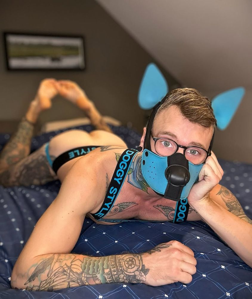 Being a pup isn’t just a look—it’s a vibe, a turn-on, a full-body yes. Pup Sketch nails it in our electric blue harness and jock: playful, loyal, and cute as hell. You can practically hear the tail wag. #gay #pupplay #queerfashion
