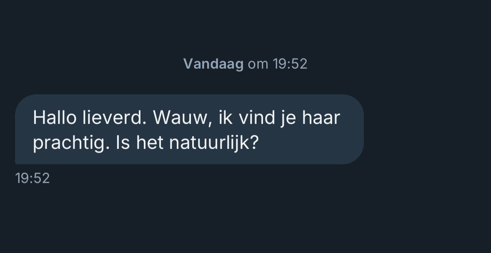 Hallo lieverd. Wauw, ik vind je haar prachtig. Is het natuurlijk?