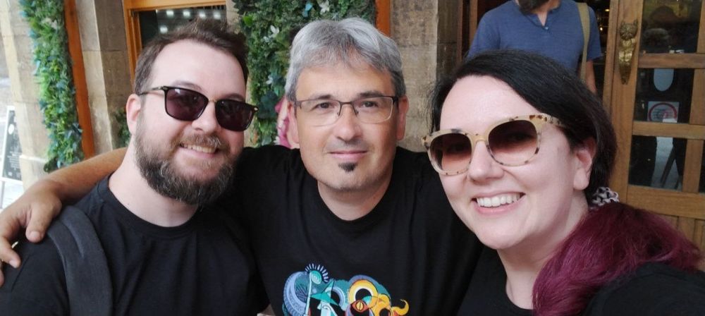 Selfie del maquetador y autor de La frecuencia Bauman junto a una gran profesora y rolera.