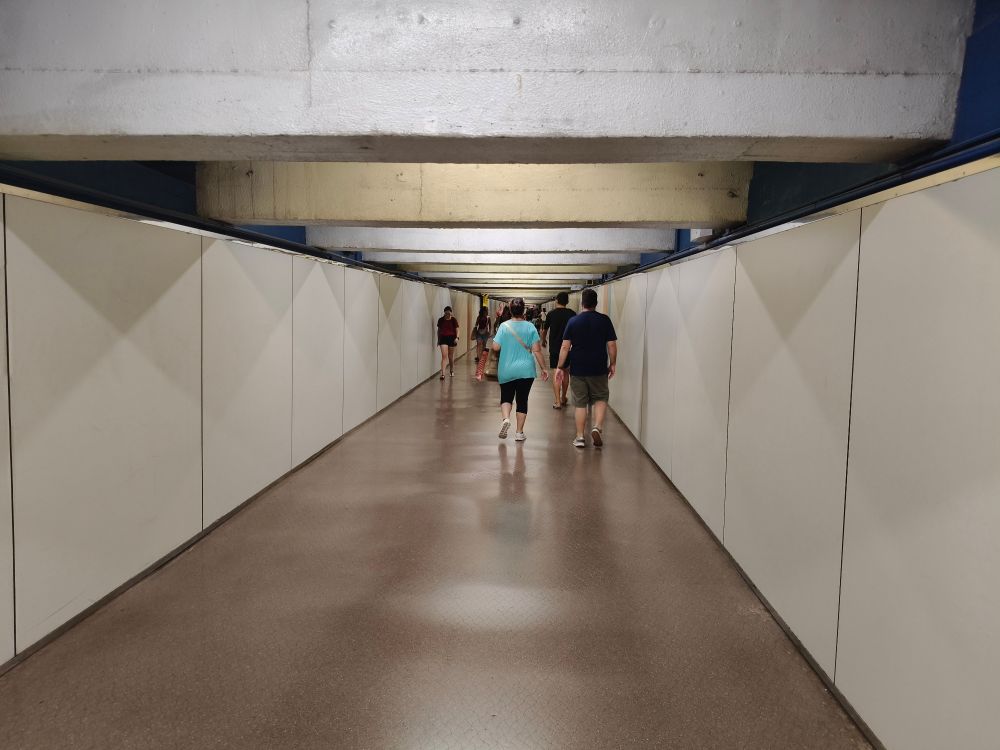 A no-place tunnel connecting three BCN metro lines.