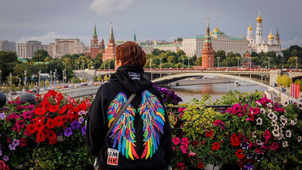 In Putin’s Moscow, a summer of death and distraction