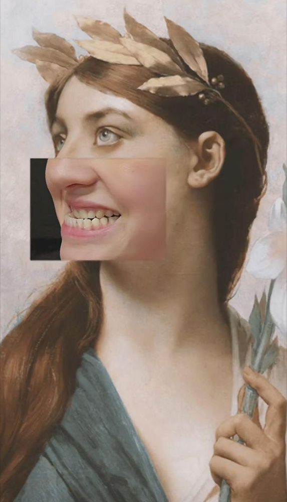 Peinture type renaissance d'une déité féminine, buste de face, tête tournée à droite. Une personne a remplacé la partie nez-machoire-bouche par une photo sur laquelle la machoire est en avant et toutes les dents visibles (j'arrive pas à décrire quelle expression ça pourrait donner, désolé·e...)