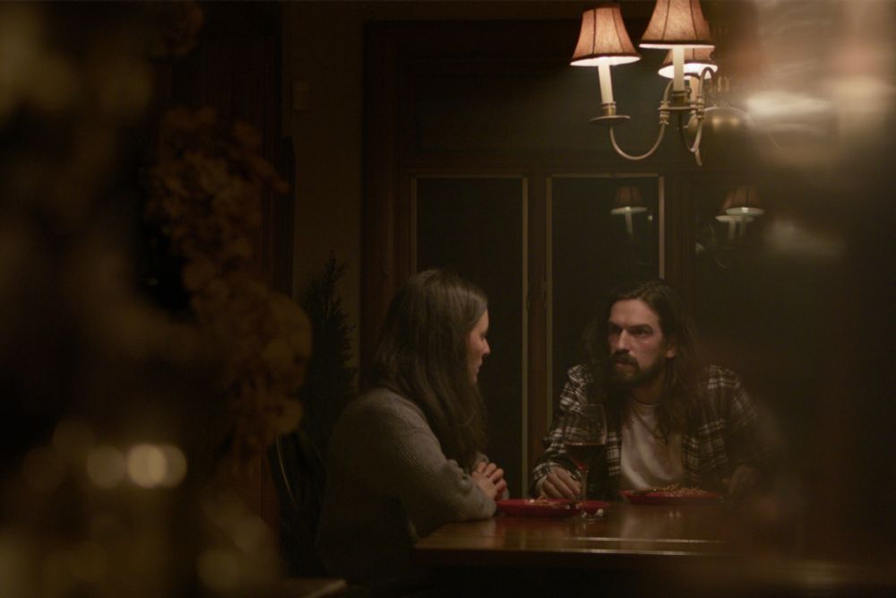 The two leads have a serious dinner discussion.