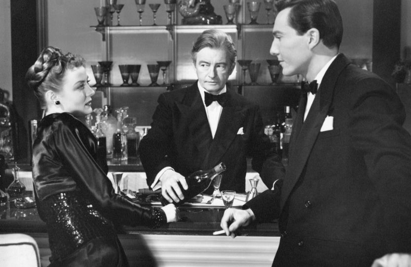 Audrey Totter, Claude Rains, Hurd Hatfield have a slightly tense evening drink.