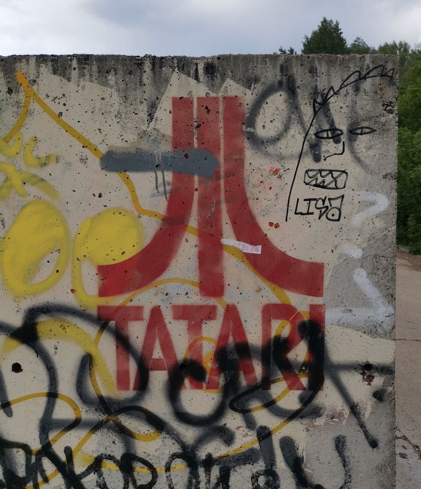 Atari logo, but the text says "Tatari"