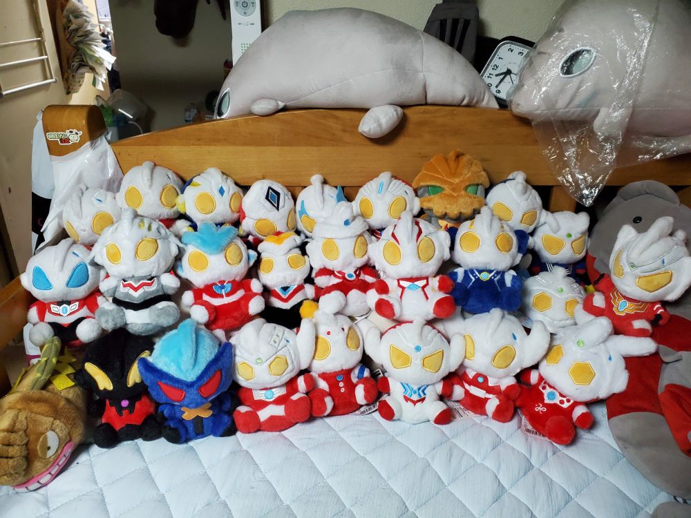 凄い数だよね😅
まぁ…全種類持っている人や推しウルトラマンを複数個持っている人よりは少ないだろうけど…
ショップに再入荷される度に買って増えるから本格的に棚を考えないとね🤣
