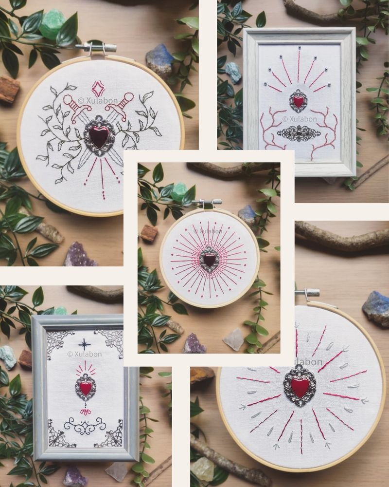 Montage photo de mes broderies de Saint-Valentin. Au centre le coeur sacré. En haut à gauche le coeur avec les épées et des feuilles brodées. En haut à droite le coeur avec un ornement attaché et d'autres brodés. En bas à gauche un coeur avec des coins ornementaux attachés et des ornements brodés. En bas à droite un coeur avec des traits et points brodés.