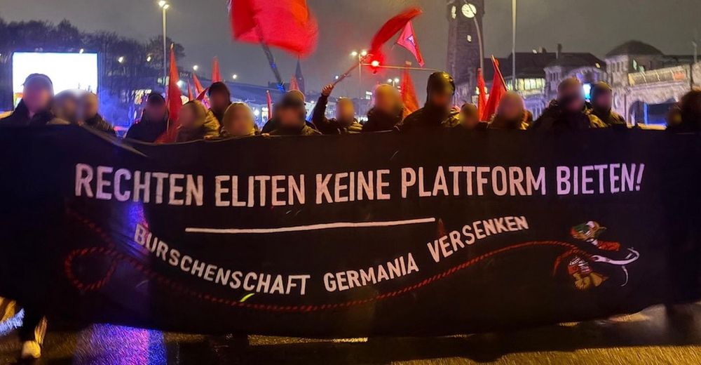 Demo gegen den norddeutschen Heimatabend an den Landungsbrücken in HH-St. Pauli
