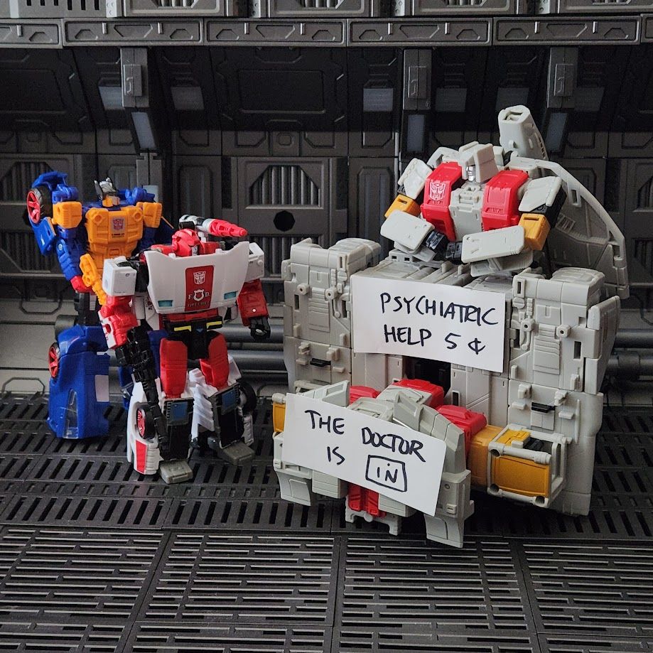 Some stickers with handwriting have repurposed Age of the Primes Silverbolt's Wall Of Superion Parts as Lucy's Psychiatric Help booth from Peanuts.  Punch and Red Alert are waiting in line for service.