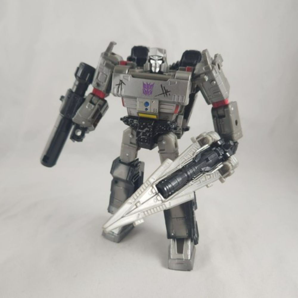 header image - Transformers Siege Netflix Megatron complete Hasbro WFC Generations Voyager | eBay