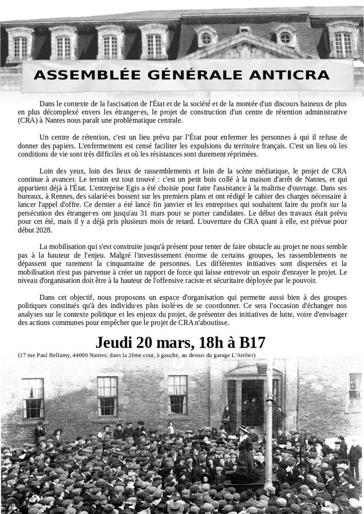 Affiche d'appel à l'AG. Illustration en noir et blanc une foule est massée dans la rue à écouter une oratrice devant un vieux batiment. Le toit du batiment porte une banderrole "assemblée générale anticra". Le texte complet de l'affiche est consultable à l'adresse : https://nantes.indymedia.org/events/140034/assemblee-generale-anticra/