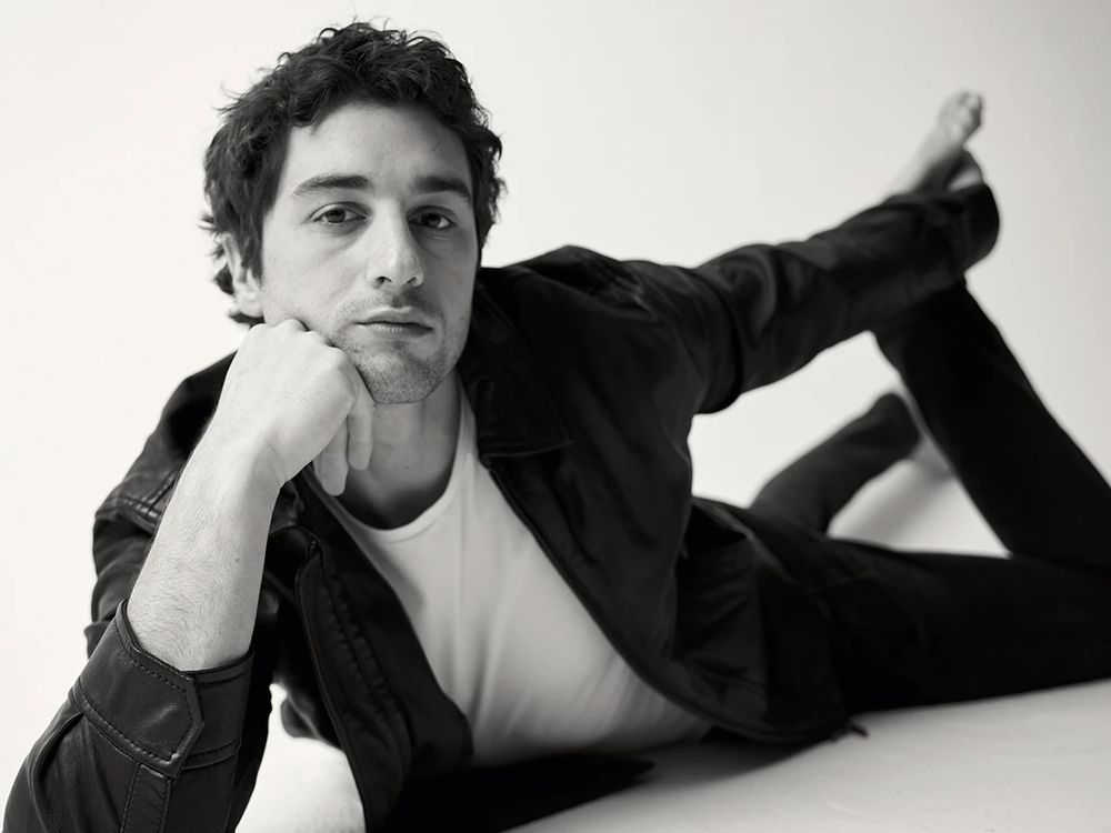 Agustín della Corte for Rísbel Magazine, October 6, 2025. Photos by Alex Moro.