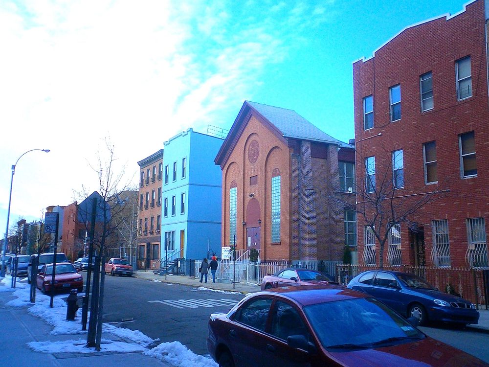 2005 photo of St. Matthew German Evangelical Lutheran Church on North 5th Street, Williamsburg, with no spire