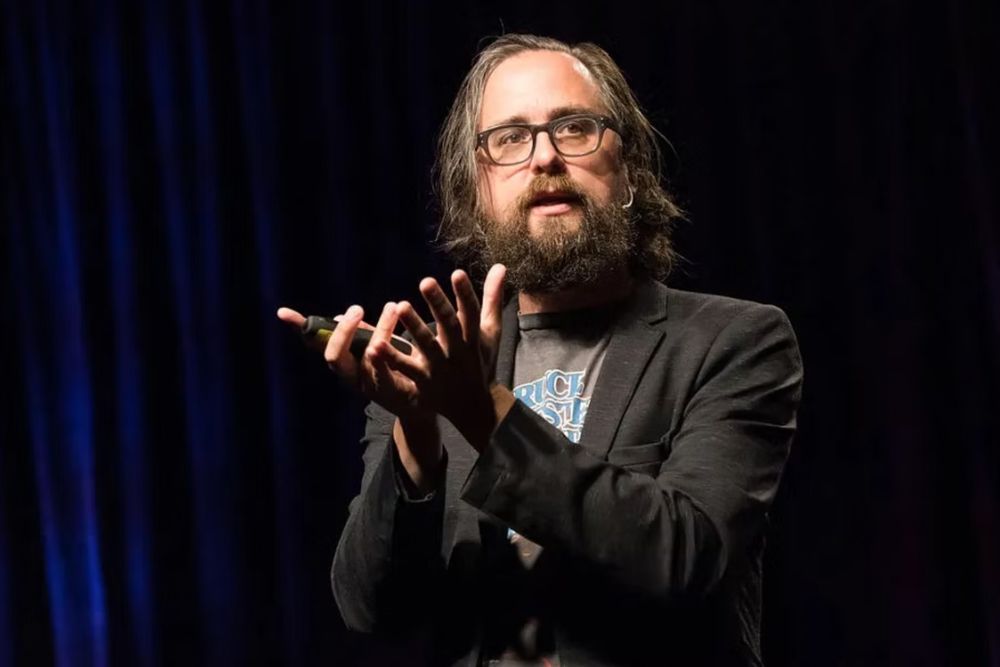 Portrait of Jer Thorp on stage