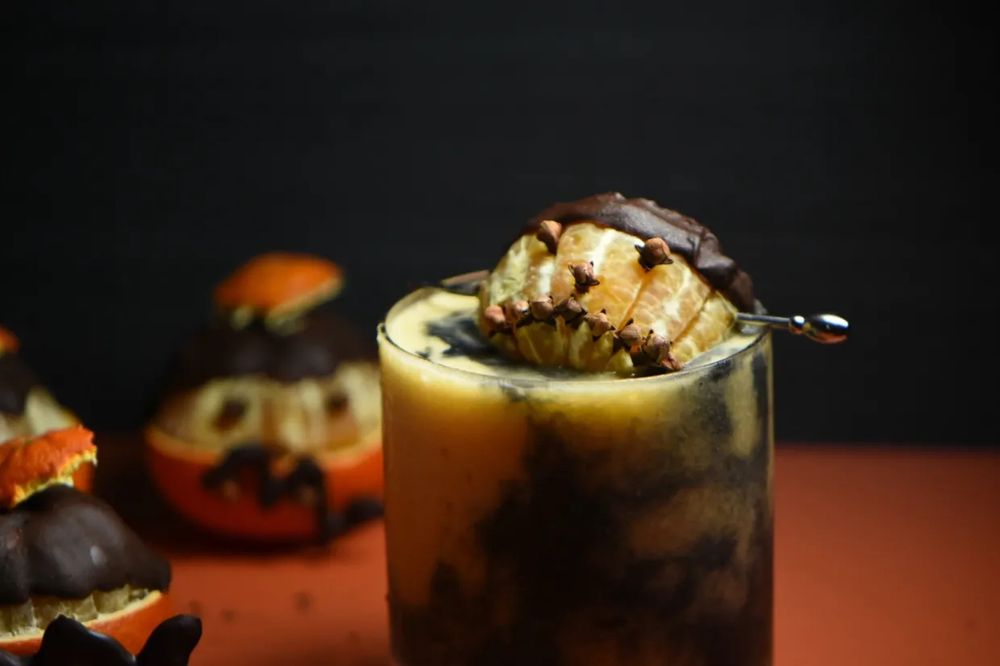 HE LOOKS SO SAD.....