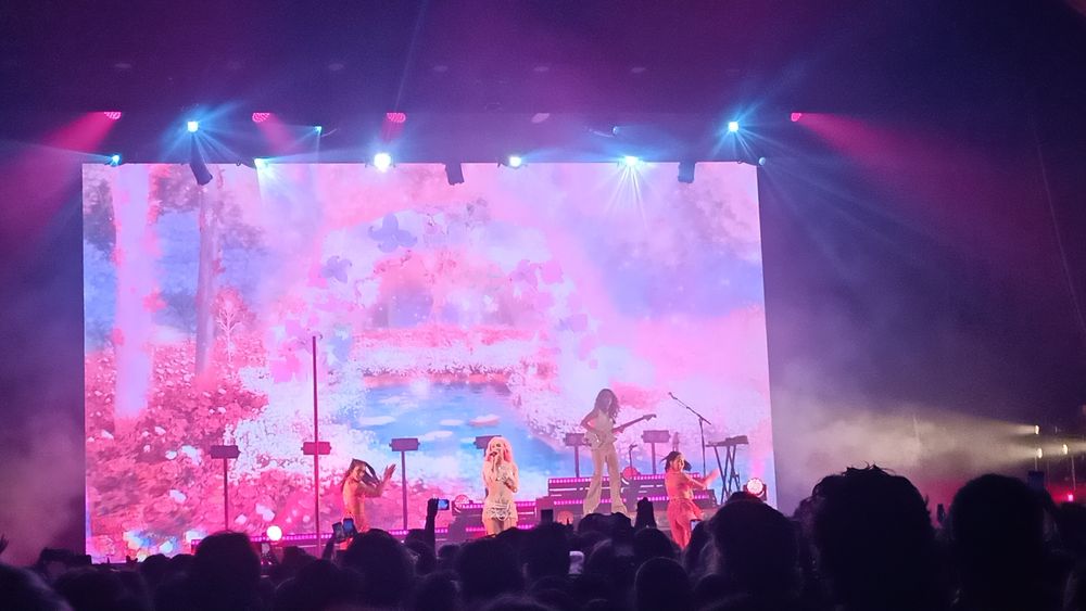 Peach PRC concert photo. 