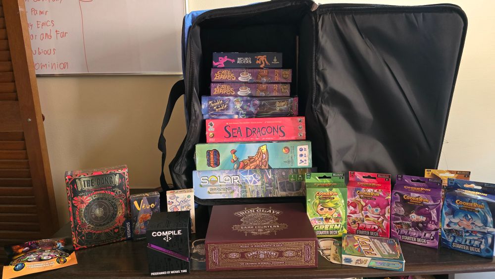 Foto con varios juegos de mesa sobre una mesa. 