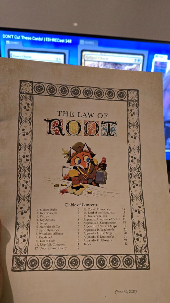 Manual de reglas para el juego Root. Tiene una ilustración de un zorro y en la parte de abajo un índice. 