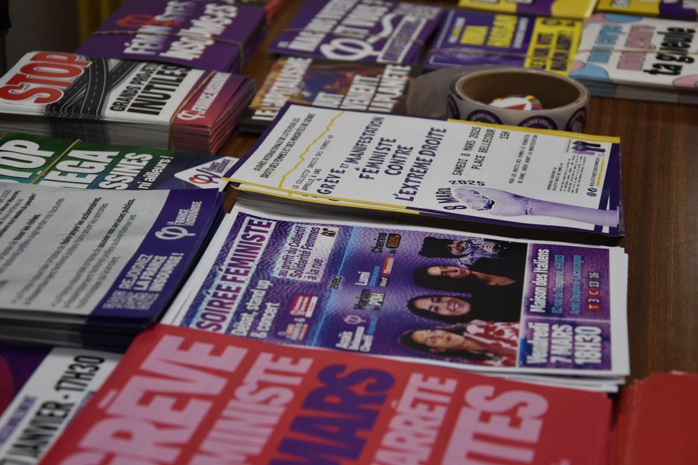 🟣 Superbe soirée féministe organisée à Lyon ce soir ! 

À la veille de la grève féministe et des manifestations partout en France, nous avons pu échanger de nos engagements politiques et de la lutte contre le fémonationalisme !

À demain !