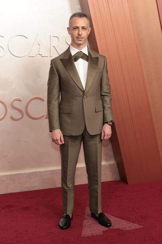 Jeremy Strong in a greenish brown tux at the 2025 oscars