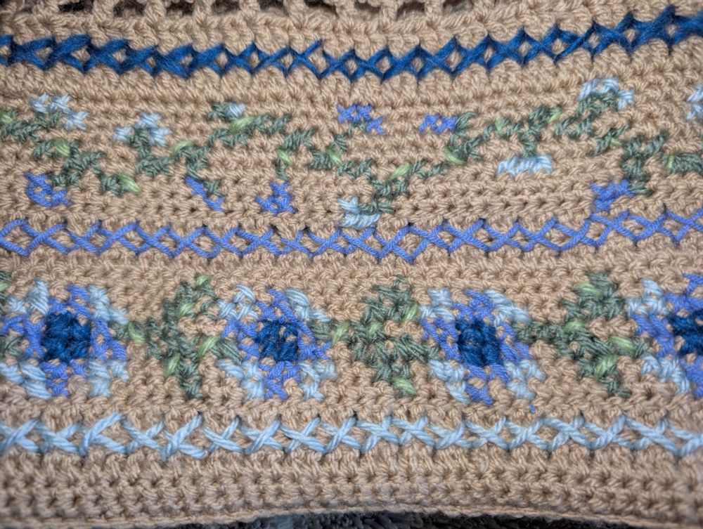 zoom sur la broderie avec flash