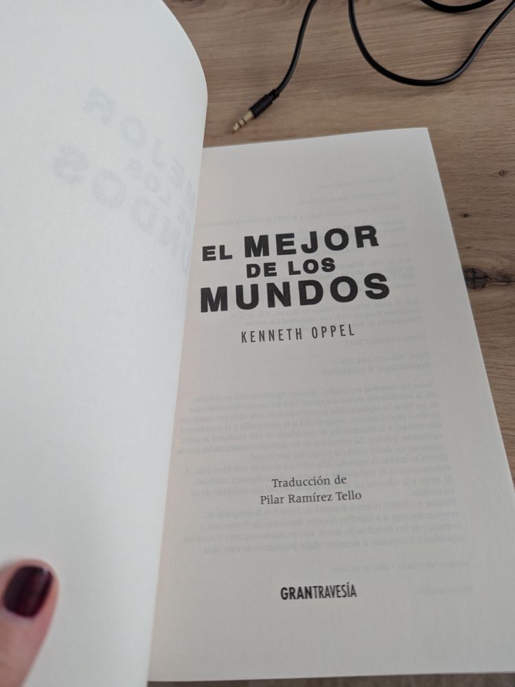 Página con título, nombre del autor y nombre de la traductora.