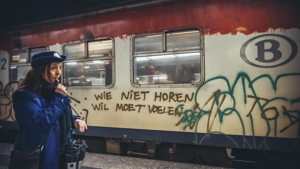 Terwijl politici en ngo’s de druk op de NMBS opvoeren om geen treinen te bestellen bij het Spaanse CAF, dringt de tijd voor het spoorbedrijf. De bestelling langer uitstellen zal de onderhoudskosten doen exploderen, een tekort aan treinen veroorzaken en wegen op de stiptheid en het comfort.