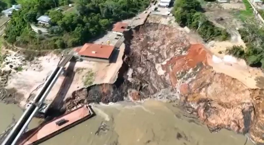 Porto de comunidade desaba em Manacapuru, no Amazonas