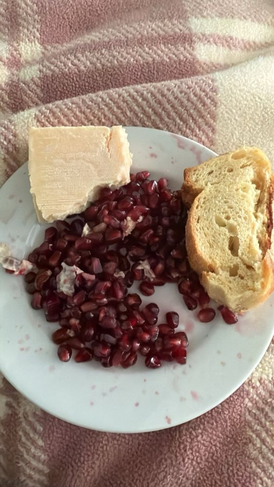 Sometimes I truly find myself eating like some fantasy literature protagonist #girldinner