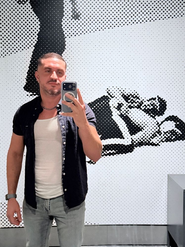 me out n about at the bar on the eve before Thanksgiving