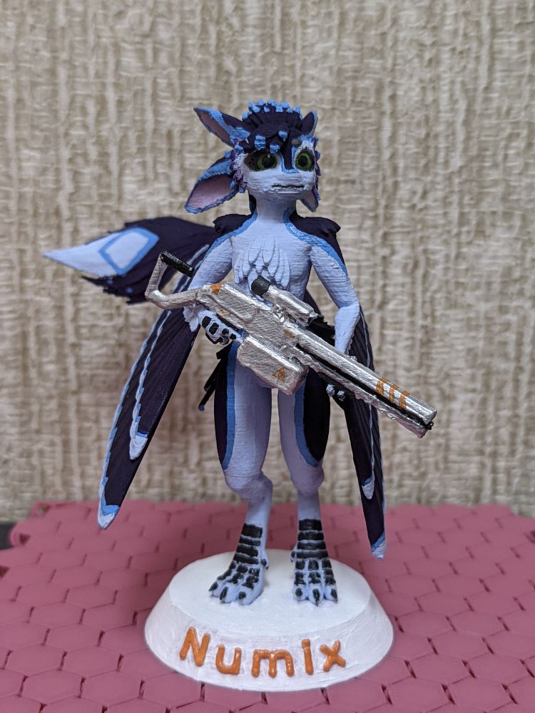 3D-printed and painted miniature figure of an avali holding a firelance rifle, painted to resemble Numix. This is a frontal view of the model.