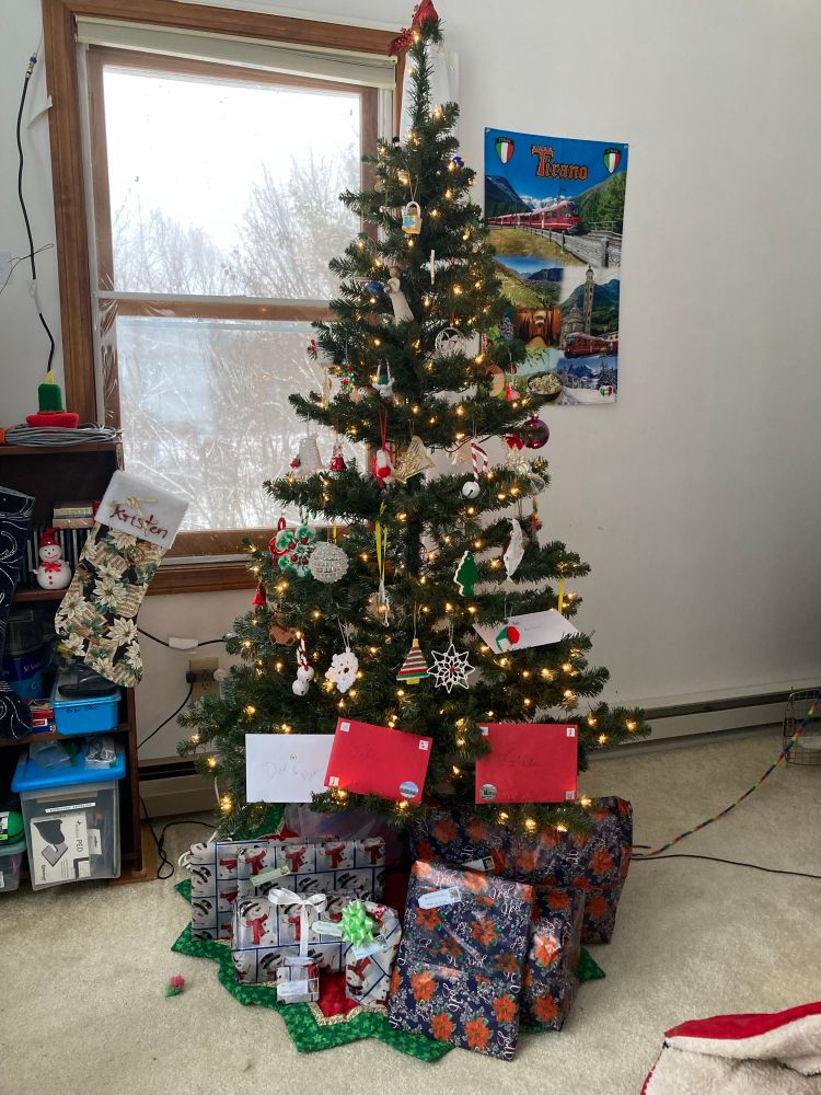 Small christmas tree with cards & presents