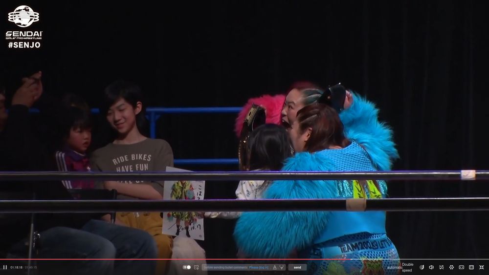 Team 200KG (Chihiro Hashimoto & Yuu) doing the flex pose for the two young girls