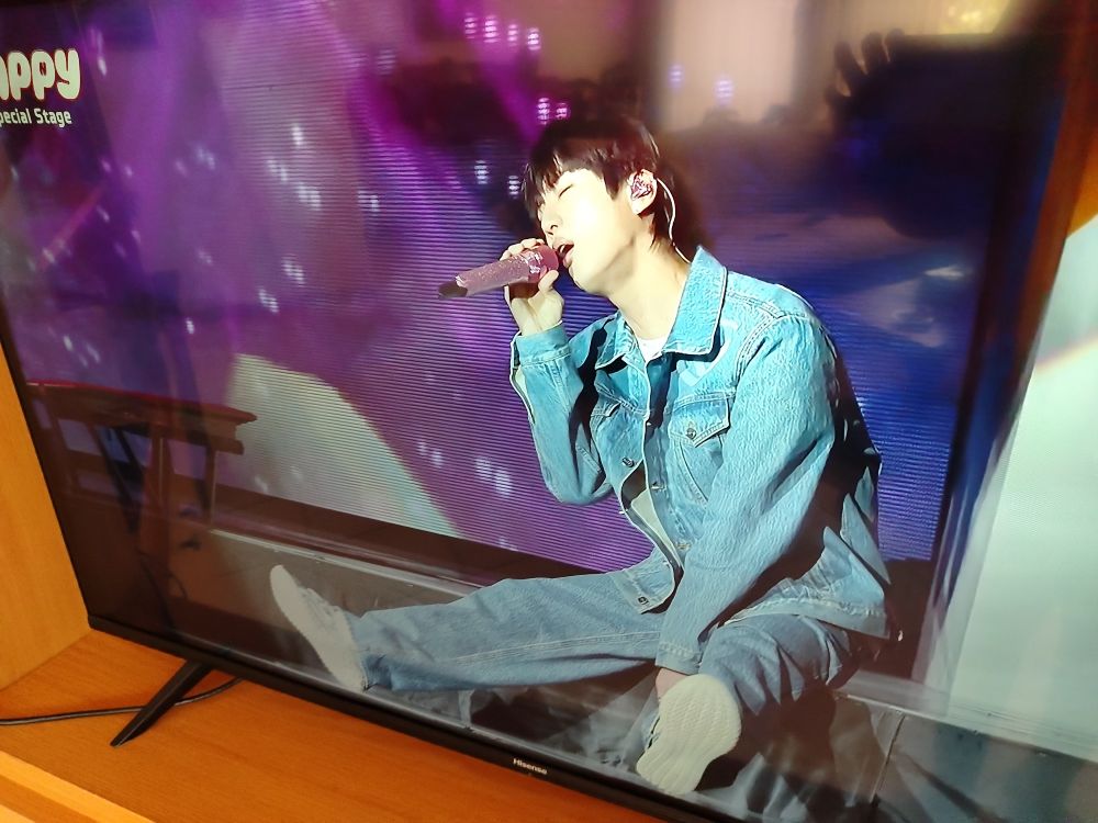 Jinnie happy on stage singing The Astronaut 