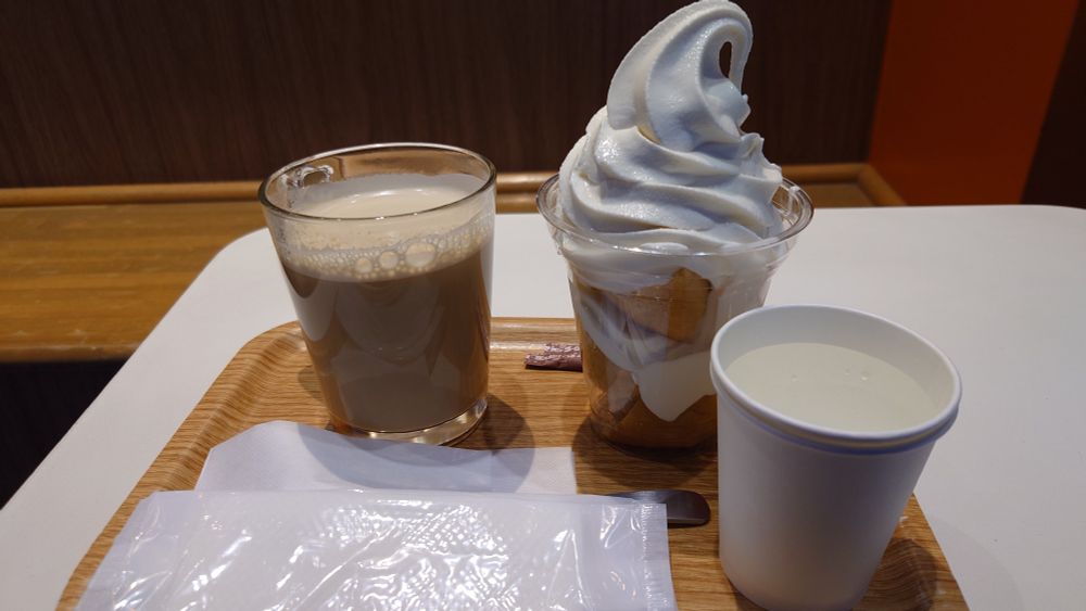ソフトクリームとカフェオレ