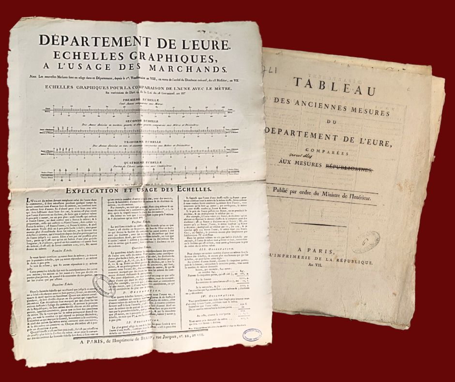 Photographie d'un document tapuscrit, il s'agit de la première page d'un tableau de conversion des anciennes mesures du département de l'Eure comparées aux nouvelles mesures, publié par ordre u Ministre de l'Intérieur, an 7.
Grande affiche du département de l'Eure reprenant les échelles graphiques à l'usage des marchands, pour la comparaison de l'aune avec le mètre. En dessous des échelles graphiques, se trouvent des explications de leur usage. 
